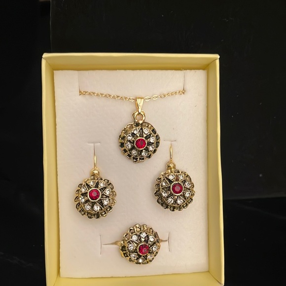 Necklace Set - Picture 1 of 2